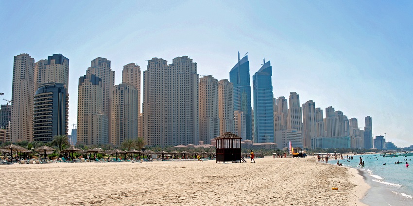 Things to do on Eid in Dubai include visiting the stunning white sand beach