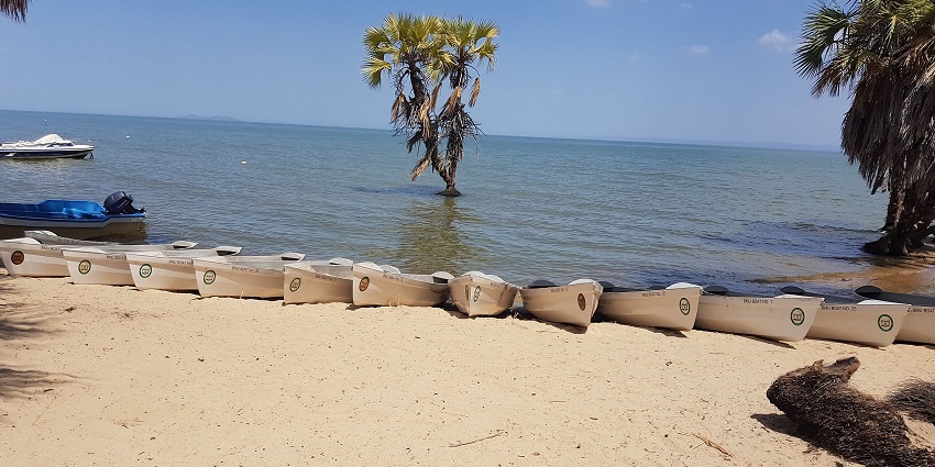 Scenic view of This lake, Kenya, with its turquoise waters and rugged, arid shores