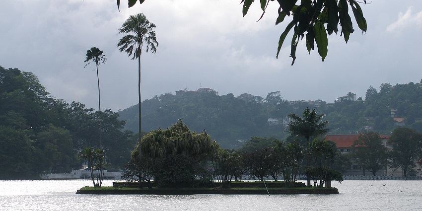 A beautiful view of the Kandy Lake adjacent to the temple of the tooth relic