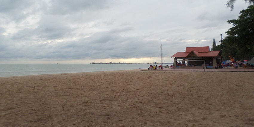 Relax on the golden shores of Klebang Beach, one of the relaxing things to do in Malacca.