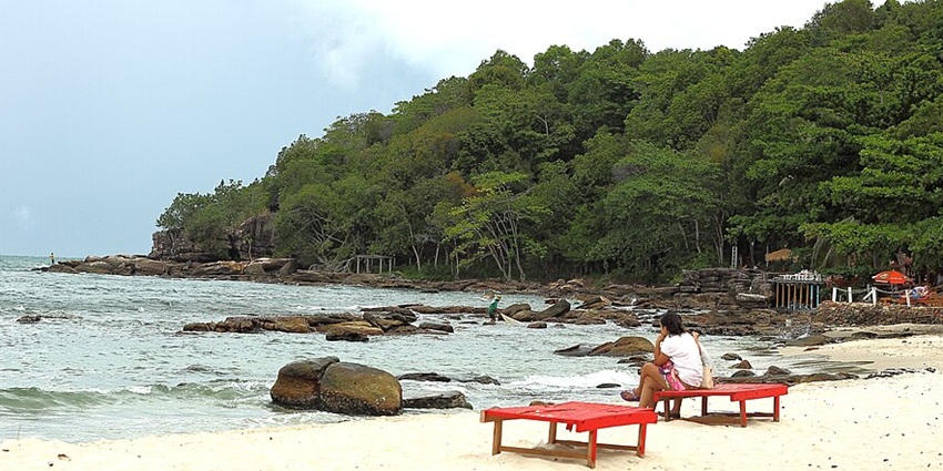 An image of Sihanoukville Beach, with sand and calm waves stretching along the coastline.
