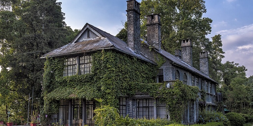 Morgan House is a charming colonial mansion built during the British era in Kalimpong.