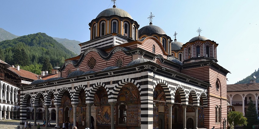 Bulgaria’s one of the largest medieval monasteries, featuring intricate frescoes, a museum, and stunning mountain scenery.
