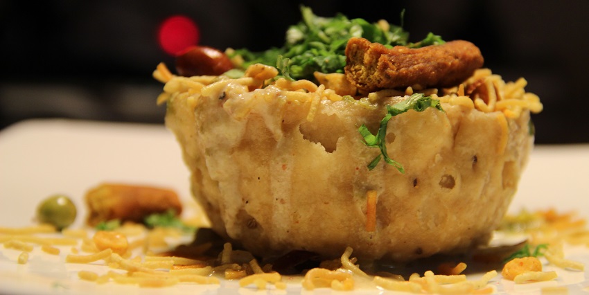 When you are in Hazratganj, Lucknow, you must visit the famous eatery Royal Café.