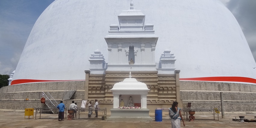 A glimpse of Ruwanwelisaya Stupa which is among the places to visit in Anuradhapura.