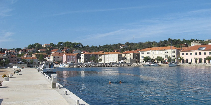 A charming coastal destination known for its fishing heritage and stunning beaches