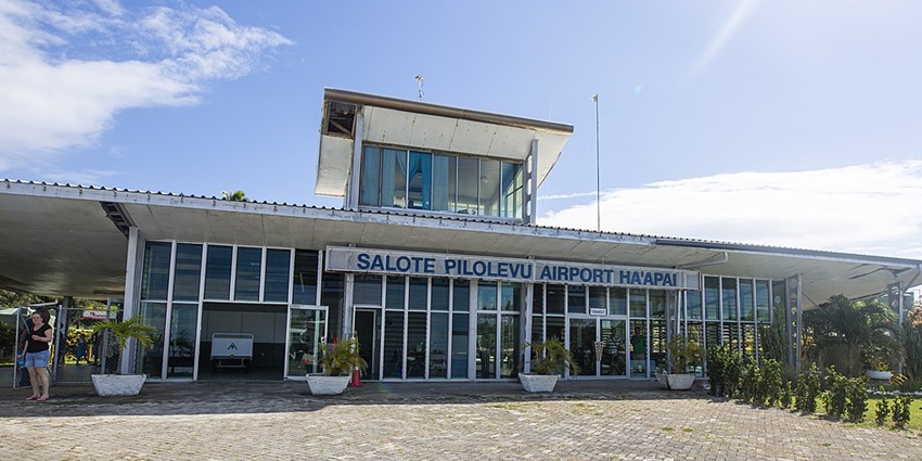 The panoramic view of the entrance of Salote Pilolevu Airport is designed with glass.