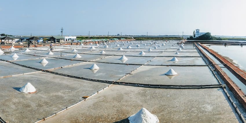 Image of salt piles at he vast salt pans of Sambhar Salt Lake