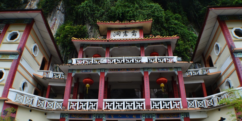 Another temple called Sam Poh Tong Cave is one of the top 11 places to visit in Ipoh.