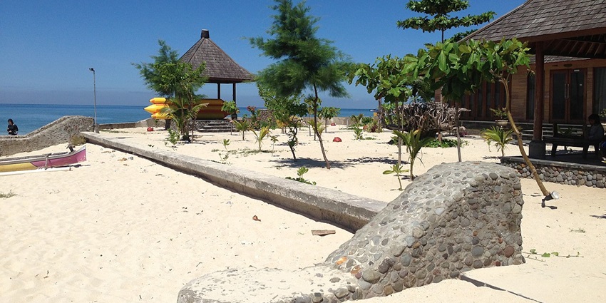 An image of Samalona Island, one of the best places to visit in Makassar during your trip