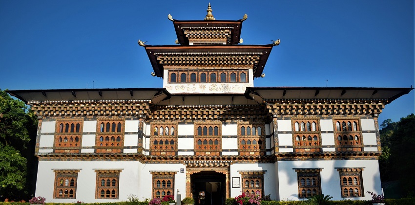 A front view of the amazing architecture of the Samdrup Jongkhar Dzong