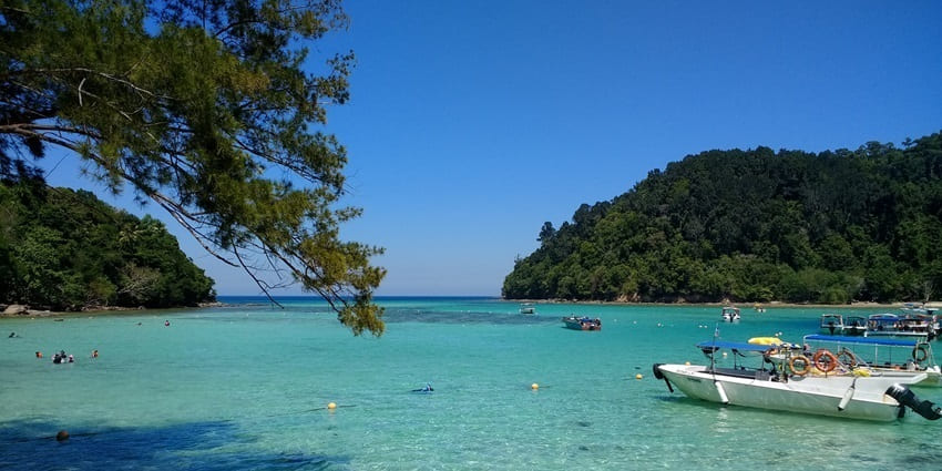 Turquoise-blue waters of a beach in Sapi Island, a place to visit near Kinabalu