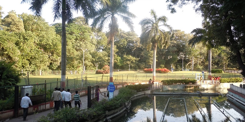 An image of Saras Baug and buildings, one of the places to visit near Katraj Lake in Pune.