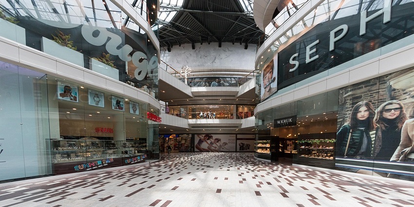 An image resembling Sarath City Capital Mall in Hyderabad, one of the shopping places in India