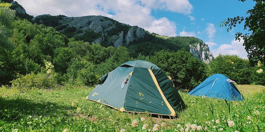 View of tents on the meadow of Satpura offering an ideal experience for nature lovers