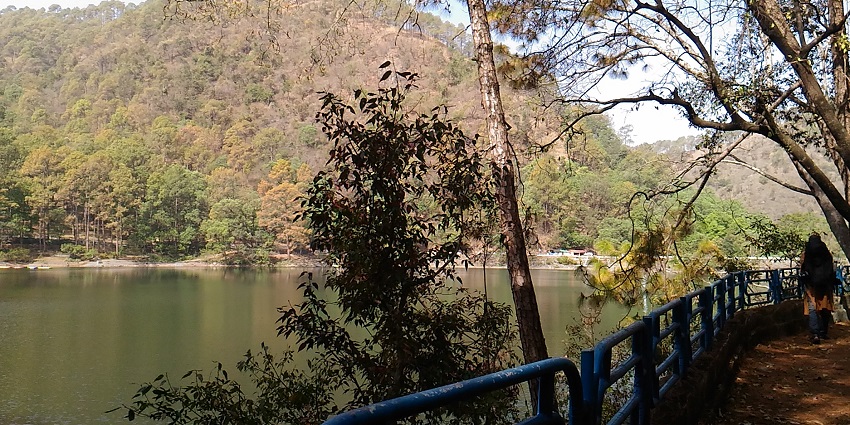 Sattal lake with a green water body surrounded by mountains and a walking pathway
Viewers of this file can see comments and suggestions