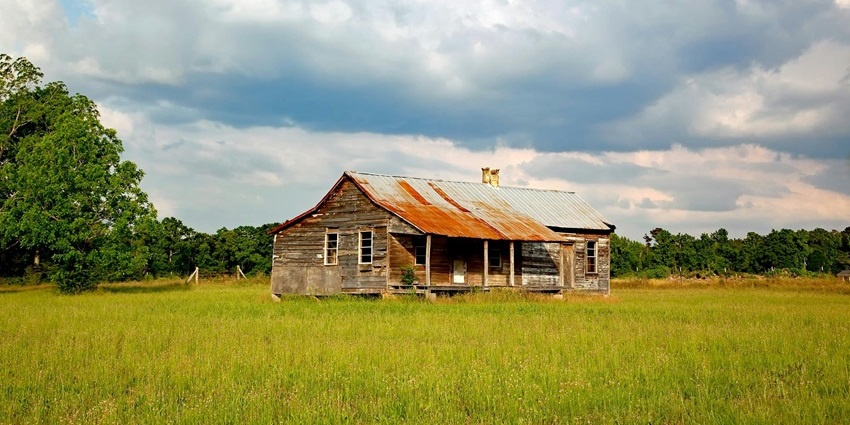 Scotchmans Hill Winery is famous for its premium wine making, set in a charming farmhouse.
