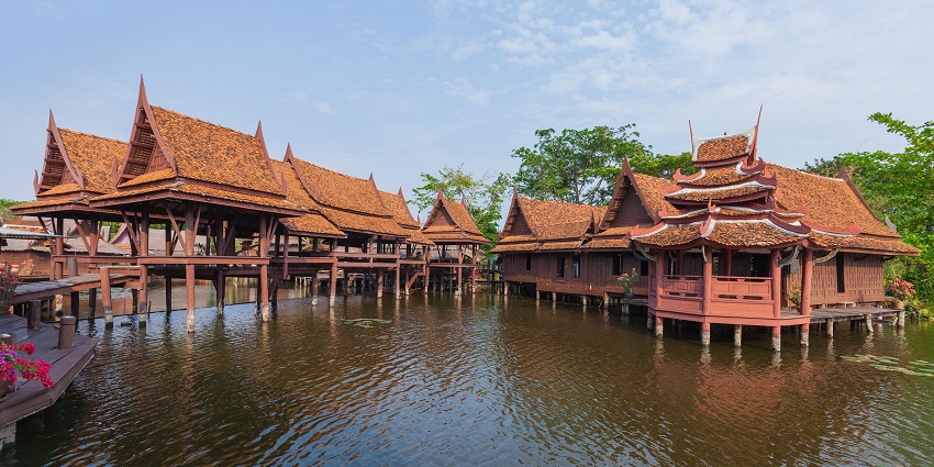 Visiting the serene Floating Markets is one of the astonishing things to do in Thailand.