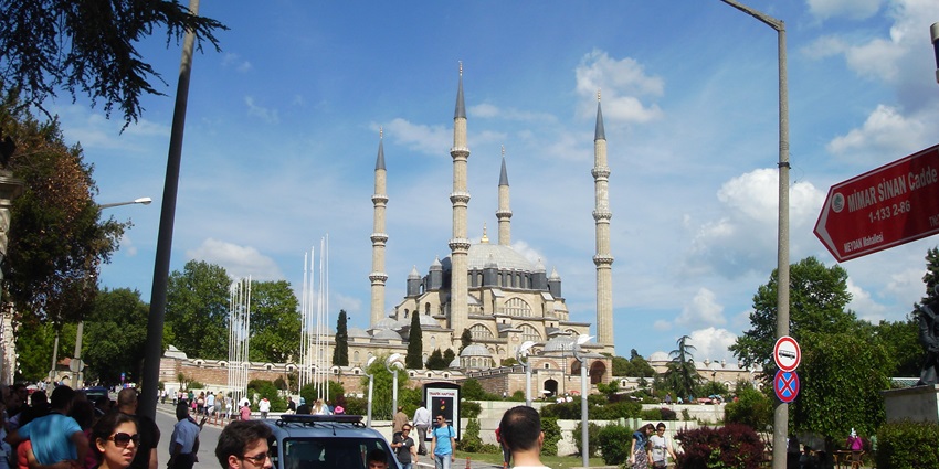 A picture of Selimiye Mosque with visitors entering for prayer.