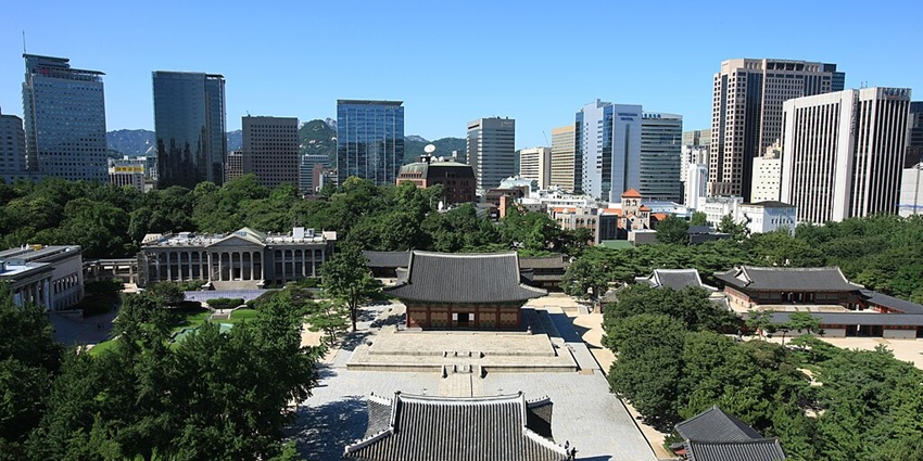 A breathtaking aerial shot of Seoul, a vibrant city perfect for places to visit in September in Asia