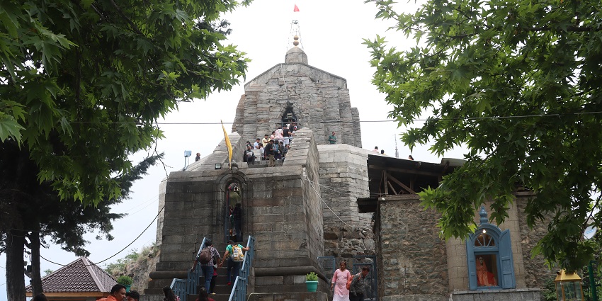 A picture of Shankaracharya Temple, perched atop a hill, overlooking Dal Lake