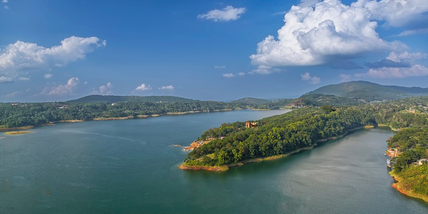 A picture of Shillong's Umiam Lake making it a prominent city of lakes in India.