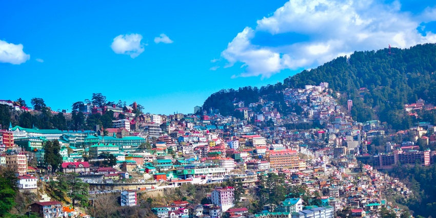An image showing a view of Shimla, a popular romantic getaway in India for couples.