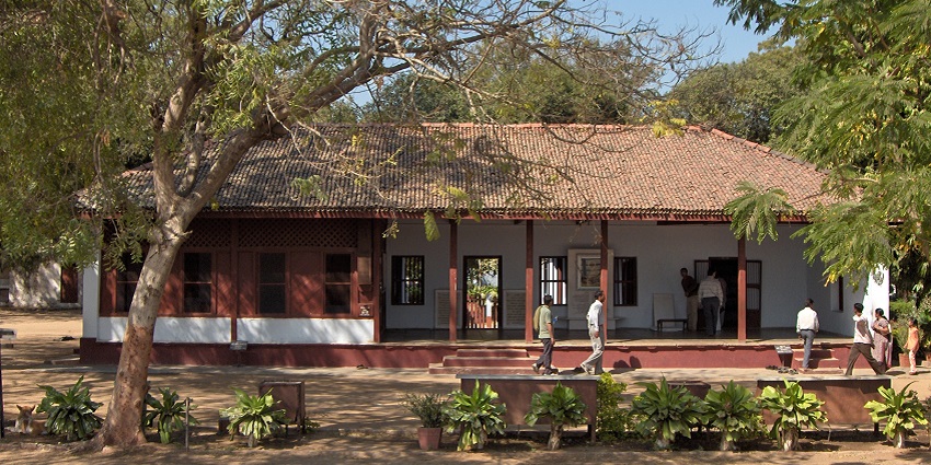 An image of the large religious complex dedicated to Sant Gajanan Maharaj.