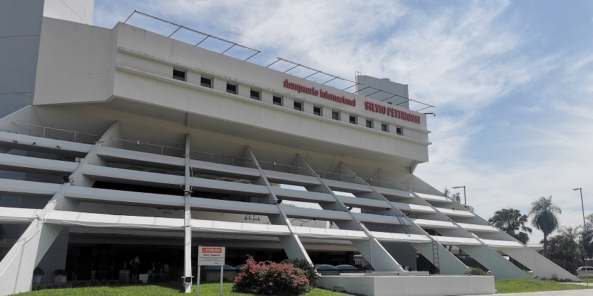Silvio Pettirossi International Airport, one of the airports in Paraguay, is operating with a modern terminal.