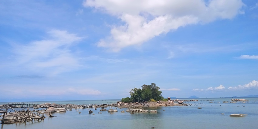 A scenic view of the bridge leading to Simping, one of the smallest islands in the world.