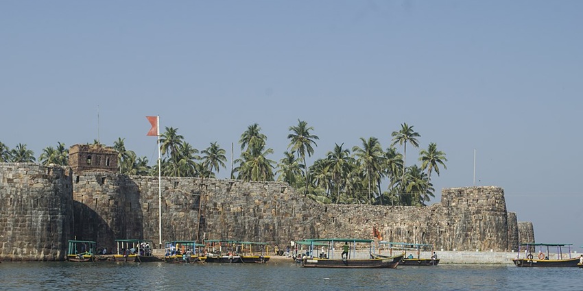 An amazing view of the entrance area for the ferry at the famous Sindhudurg Water Fort