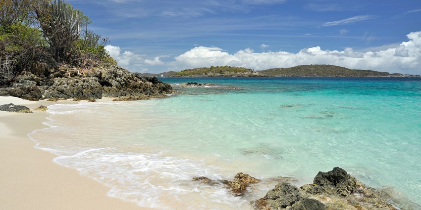 Sandy shores at the Turtle Bay, snorkelling here is one of the most exciting things to do in Mirissa