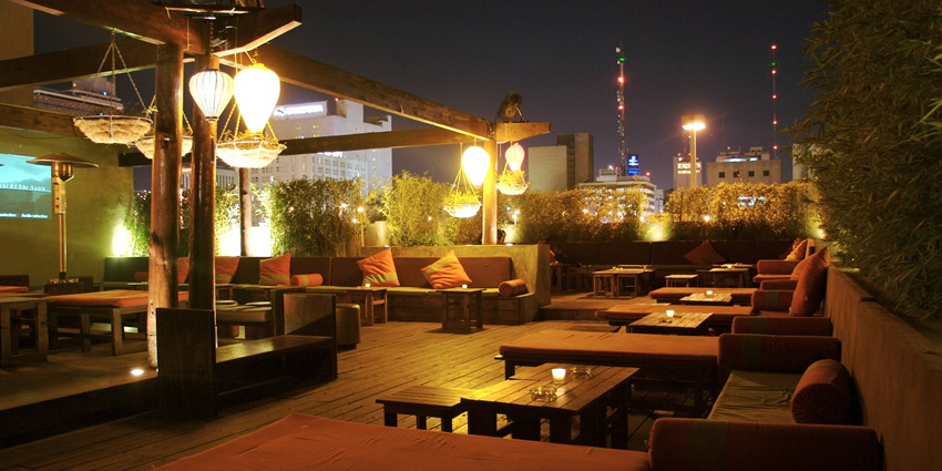 SoBe is among the best bars in Dubai that offers creative cocktails and live DJ.