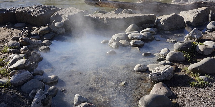 Visiting and enjoying hot springs is one of the best things to do in Nilaveli in Sri Lanka