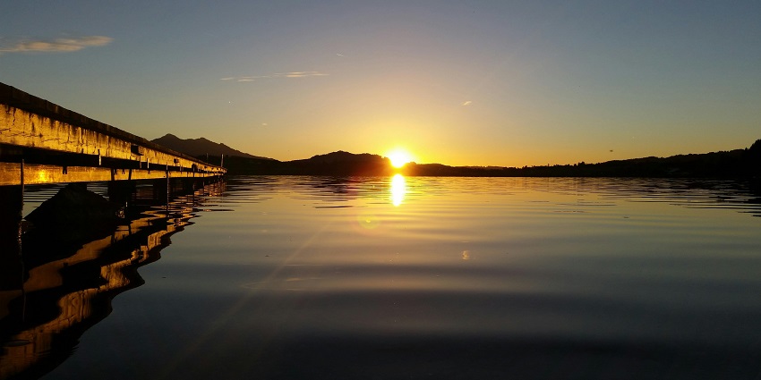 An image of Sohna Lake, a serene getaway near Gurgaon, ideal for travelers seeking tranquility and scenic beauty