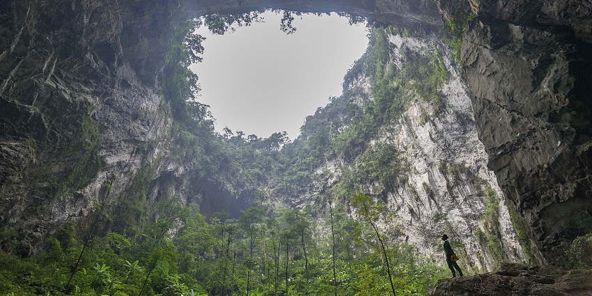 Explore the breathtaking beauty of famous caves, where nature’s wonders come to life.