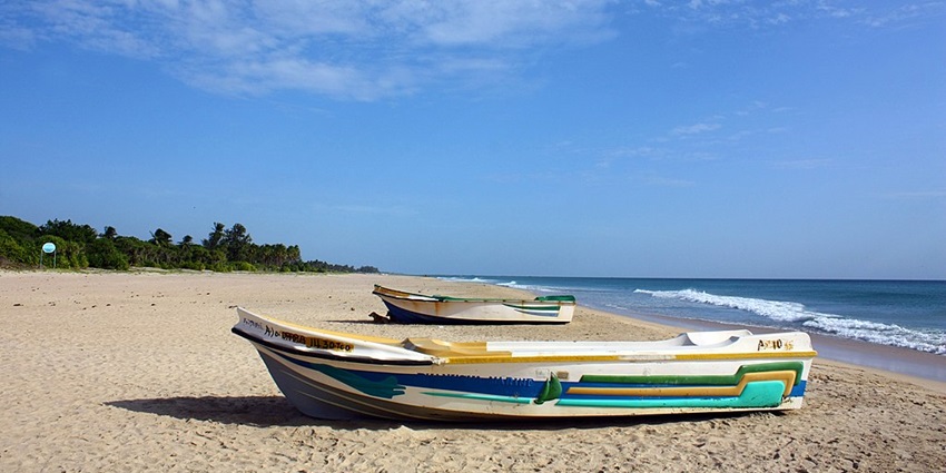 Day spent on the Nilaveli Beach in Sri Lanka, is one of the best things to do in Nilaveli