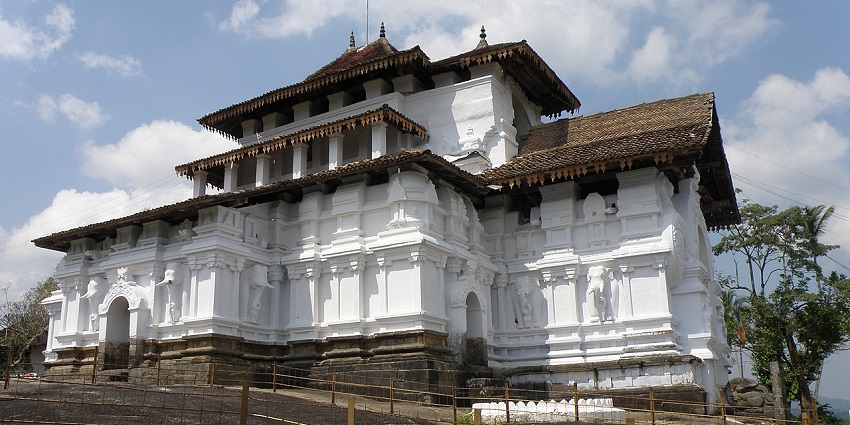 A view of the entrance area of the Lankathilaka Temple