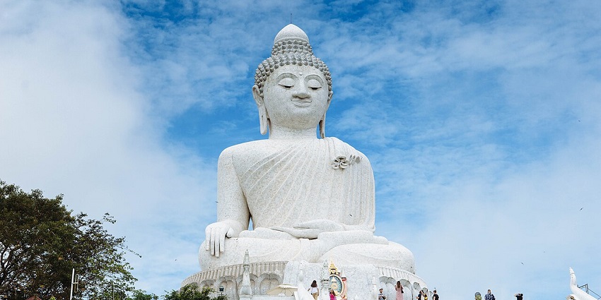A view of the huge statue of Lord Buddha in the temple
