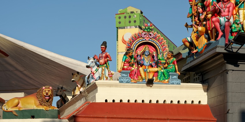 Singapore’s oldest Hindu temple, Sri Mariamman Temple dates back to 1827.