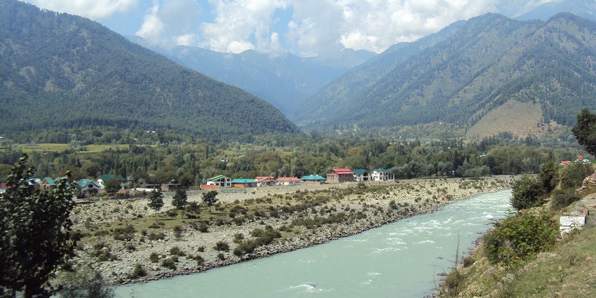 An image showing a view of Srinagar, a famous place in India also known as "Heaven on Earth".