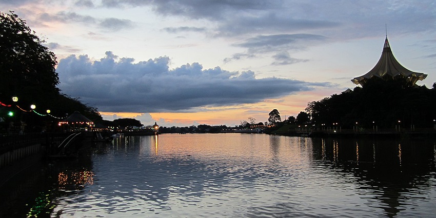 Things to do in Kuching Malaysia- Visit Kuching Waterfront