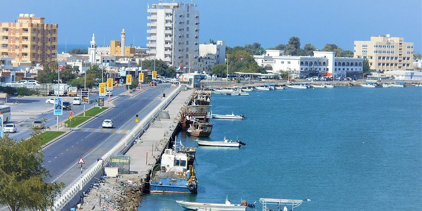 A serene walk along Corniche, one of the top things to do in Ras Al Khaimah at night