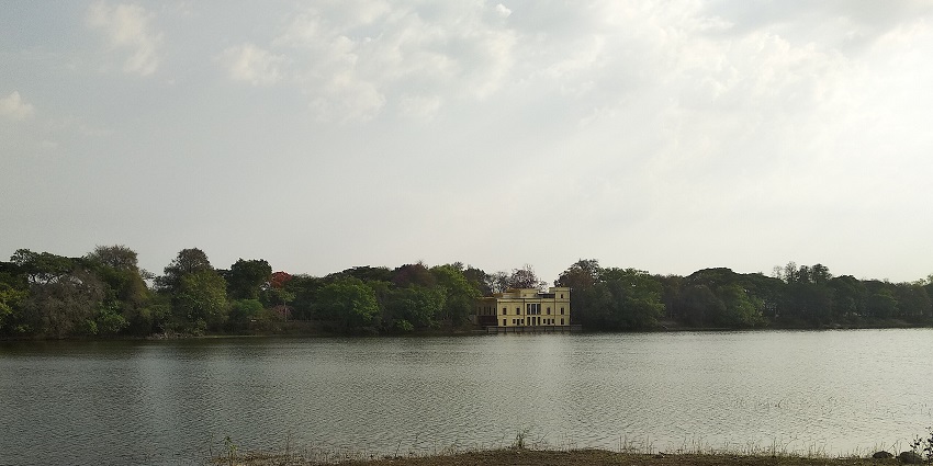 An image of Sukhniwas Lake in India, with Sukhniwas Palace visible across the water.