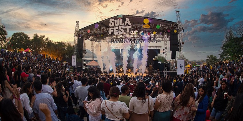An image of a lively crowd enjoying the vibrant atmosphere at SulaFest in Nashik.