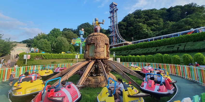 A unique water park with both indoor and outdoor attractions, perfect for all seasons.