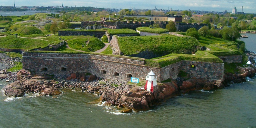 A scenic view of Suomenlinna, a historic sea fortress and UNESCO site in Helsinki, Finland