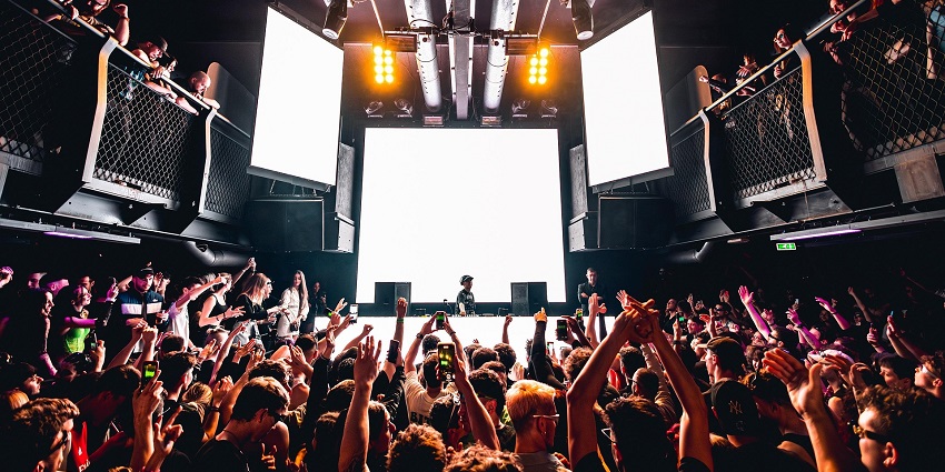 An image showing a concert and DJ scene, displaying Koh Samui nightlife.