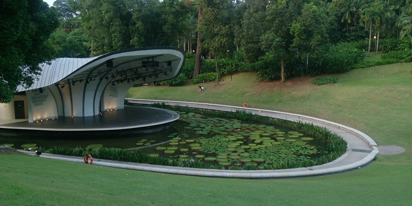 Symphony Lake in Singapore is an ideal location for various concerts.