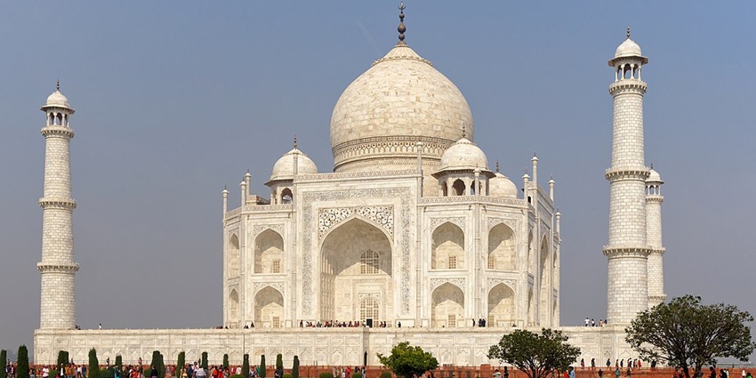 An image of Taj Mahotsav celebrations, one of the famous festivals in February in India.